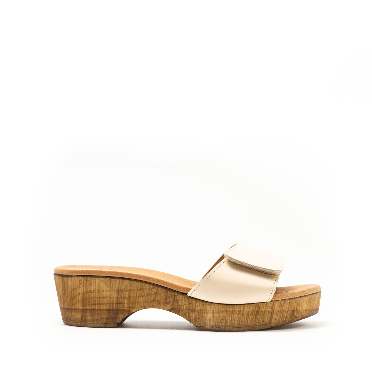 Zueco Bolonia Velcro Piel Crema Tuilus