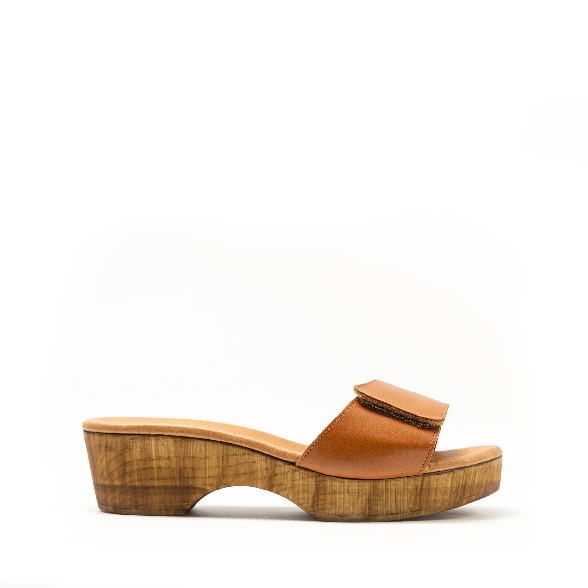 Zueco Bolonia Velcro Piel Caramelo Tuilus