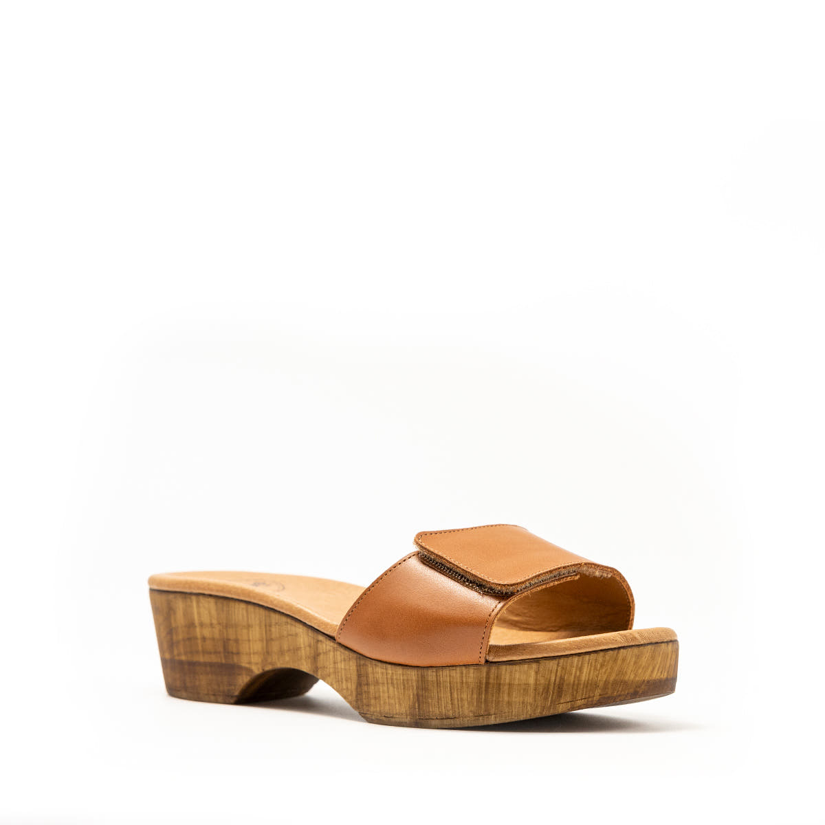 Zueco Bolonia Velcro Piel Caramelo Tuilus