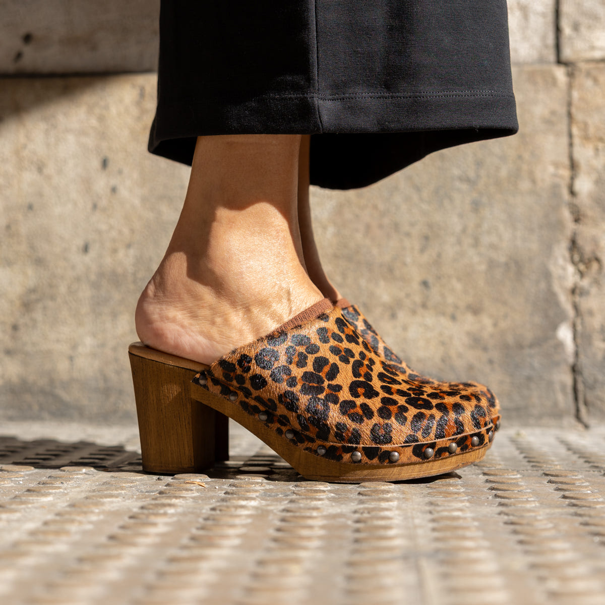 Zuecos Cullera Piel Leopardo Tuilus
