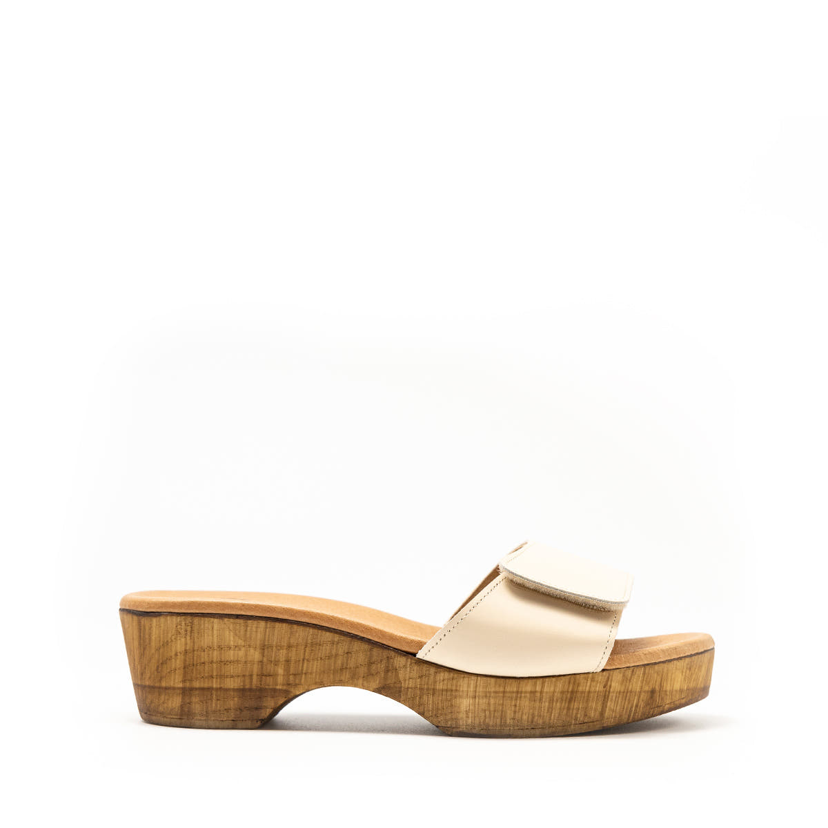 Zueco Bolonia Velcro Piel Crema Tuilus