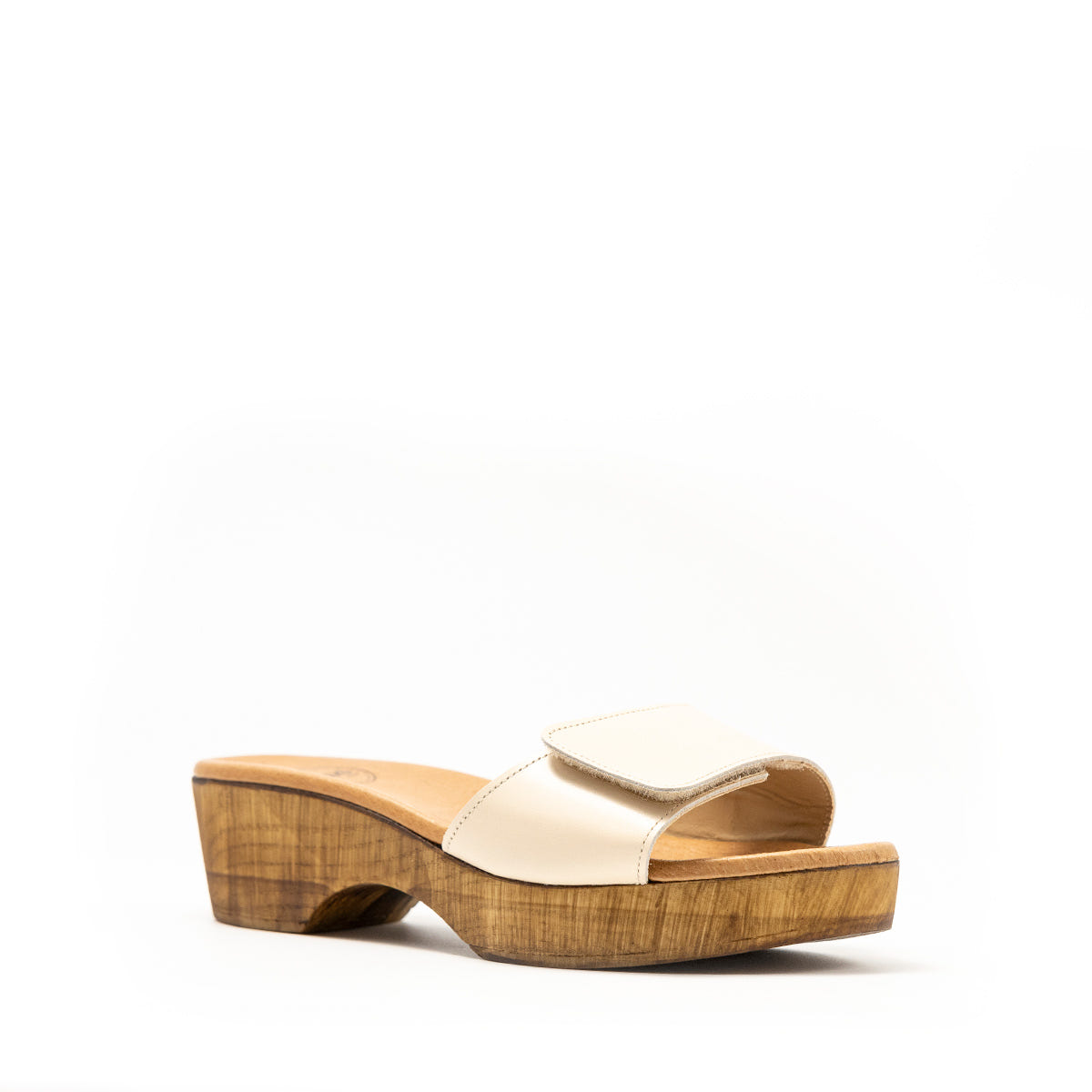 Zueco Bolonia Velcro Piel Crema Tuilus